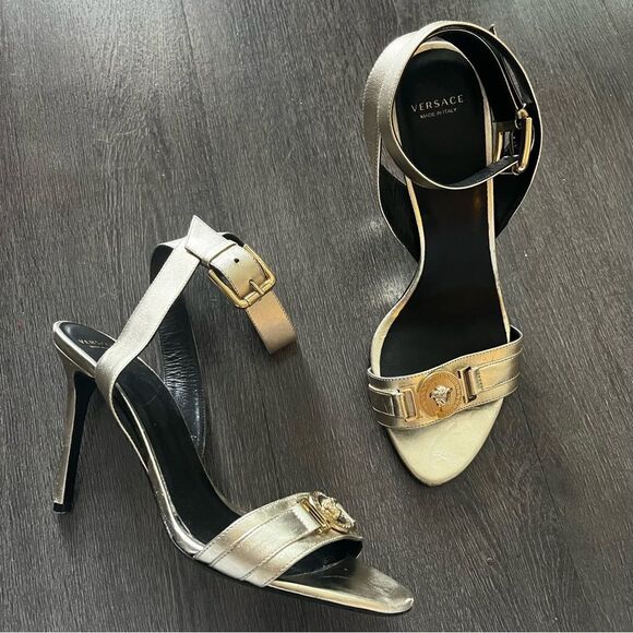 VERSACE Medusa Runway Strappy Metallic Silver Medusae Mediallion Heels SZ 39 US9 - Picture 2 of 9